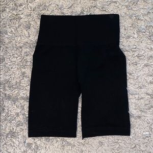 Black biker shorts!!